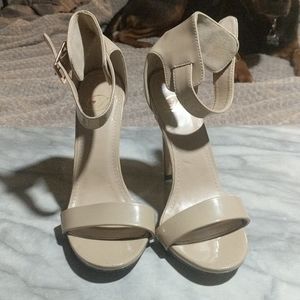 Size 7 nude 5.5/6 in heels